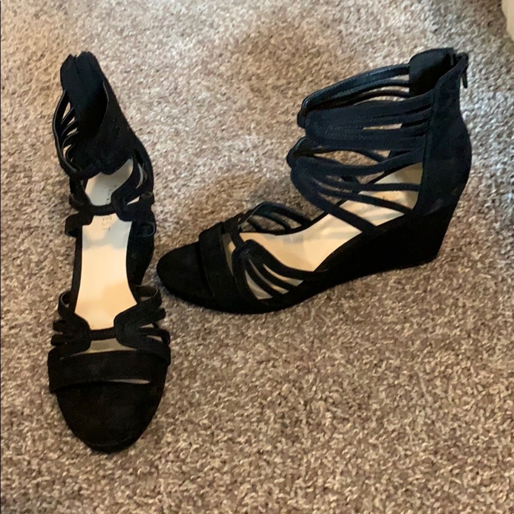 Strappy suede wedges